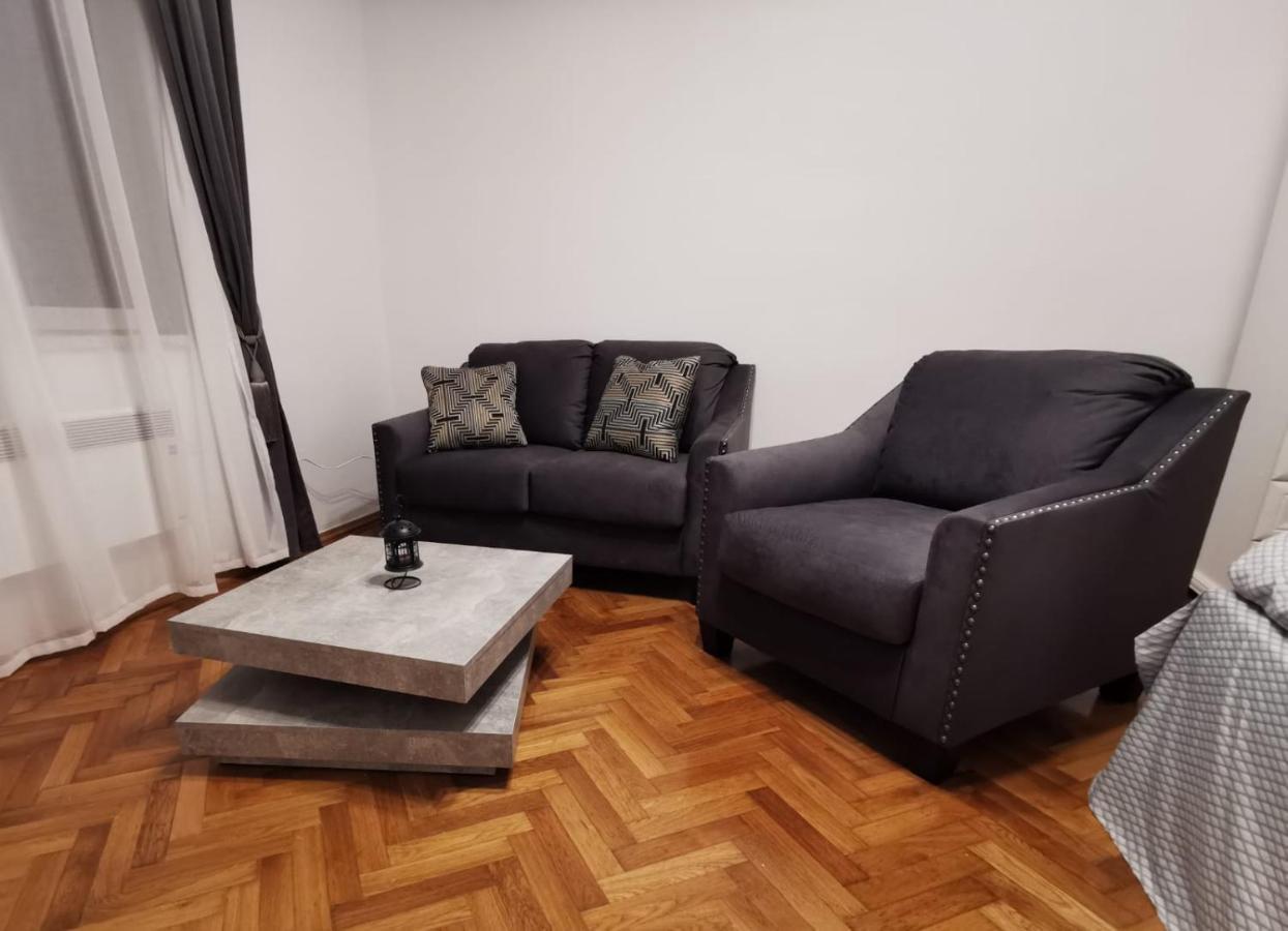 Silent Downtown Apartment 阿拉德 外观 照片